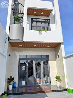 Bán căn nhà 1 trệt 1 lầu ngay chợ Tân Hiệp, Tp Tân Uyên