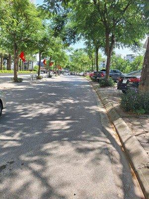 tt thanh trì - nhà mới - lô góc - 2 thoáng - 6 tầng 40m -mặt tiền rộng - cách bx nước ngầm 10 p