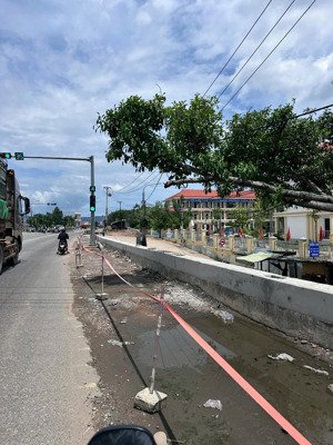 cần bán gấp lô đất 136m2 sát ngay trung tâm hành chính hoà vang, gần chợ tuý loan. lh: 