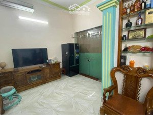 bán nhà 5 tầng phố trần quốc hoàn dt 45m2, mt 4m, giá 17,5 tỷ