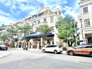 cần chuyển nhượng căn nhà phố 5x20 1 hầm 4 lầu có thang máy ,sổ hồng sở hữu lâu dài giá chỉ 18,7tỷ