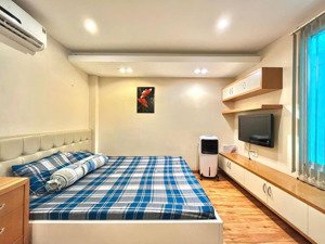 căn hộ 1pn cửa sổ lớn full nội thất ngay ngã 6 phù đổng, bùi viện, cv 23/9, đh hoa sen, văn lang q1