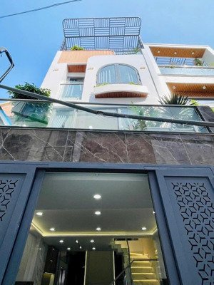 cần tiền bán gấp căn nhà đường bạch vân, p. 5, quận 5. giá 4tỷ050 đang cho thuê 22 triệu/tháng