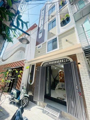 siêu phẩm nhà mặt phố võ văn tần, p. võ thị sáu q3, gần công viên tao đàn, giá 4tỷ990 dt 88,2m2