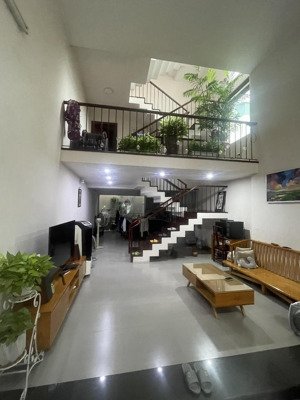 cần bán gấp siêu phẩm nhà đẹp 70m , măt tiền 5m , thiết kế nôi thất xin , ô tô 7 chỗ vào nhà