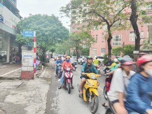 bán nhà ngõ trung kính, 22 tỷ, 60m2, mặt tiền 3.9m, bao đẹp hàng hot