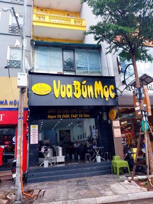 mặt phố nguyễn huy tưởng đối diện tòa chung cư. dt 70m2 x 2 tầng mt 5m. oke nhất hàng ăn, nhà hàng