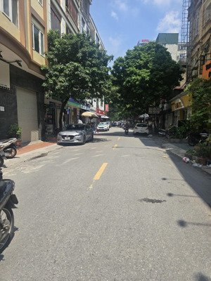 nhà mới 7 tầng xuân thủy cầu giấy - 40m - giá 12,5 tỷ - mt 3,5m - 4 ngủ - ngõ thông ôtô - full đồ.