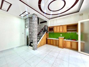 hàng hiếm tại phan đăng lưu, 18,5 triệu, 166m2, 5pn, 5wc, cho thuê nhà dọn vào ngay , ko làm chdv