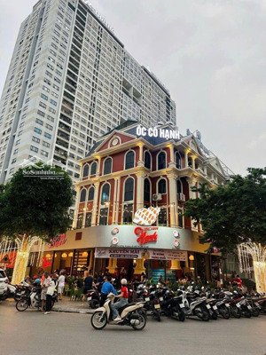 cho thuê mặt bằng kinh doanh lô góc mặt phố trần kim xuyến mt 19m. dt 200m2 x 4 tầng. mọi mô hình