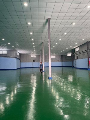 cho thuê xưởng (1200m -65tr) xe cont - nền epoxy