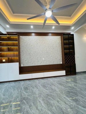 siêu phẩm nhà 3 tầng full nội thất tại yên nhân , tiền phong