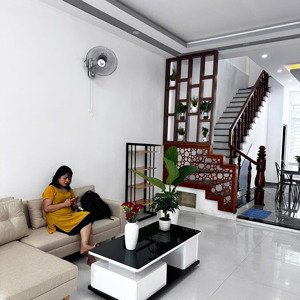 gia đình có việc nên cần bán nhanh căn nhà 3 tầng, đường quách thị trang, đà nẵng