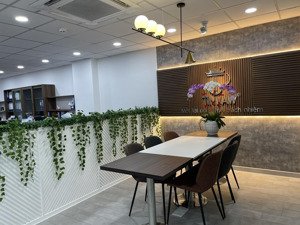 nhà có khuôn đất vàng siêu hiếm! mt ngô gia tự, q. 10 ngang 16m, dt hơn 356m², nở hậu! chỉ 560tr/m2