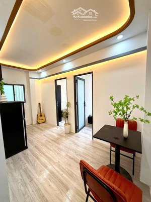 cho thuê căn hộ 2 phòng ngủ bancol cửa sổ,full nội thất,mới 100%, ngay học viện hành chính quốc gia