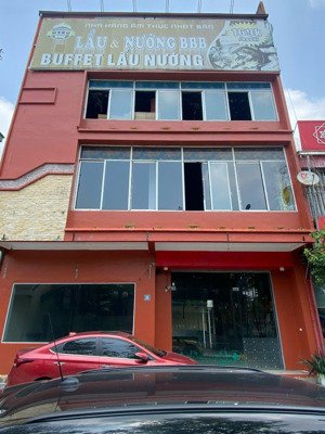 cho thuê nhà mặt phố vị trí đẹp phù hợp làm nhà hàng, showroom, văn phòng.