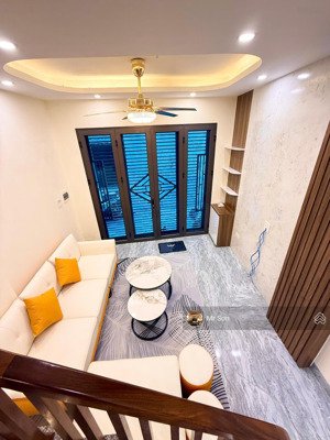bán nhà 4 tầng, 34m², 4 phòng ngủ, full nội thất, thoáng trước sau gần ga tàu điện yên nghĩa