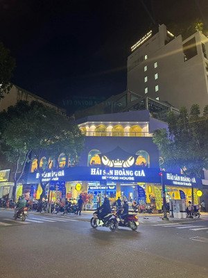 mặt bằng kinh doanh mặt tiền 20m mặt phố nguyễn khánh toàn dt 350m2 x 2 tầng. oke mọi mô hình