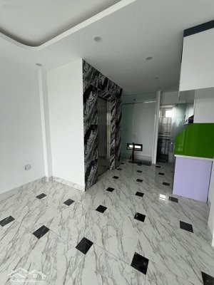 nhà 5 tầng thang máy mới kính koong gần time city vị trí vàng, 33m, mặt tiền 3,5m, nhỉnh 8 tỷ