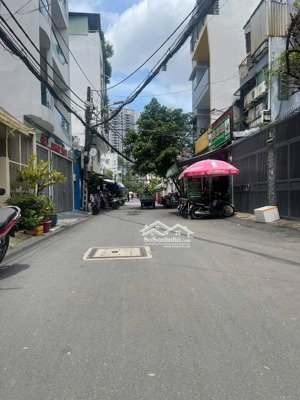 bán nhà hxh 8m tô hiến thành đối diện kingdom 101 quận 10 , dt:12x15, góc 2 mặt tiền hẻm đẹp.