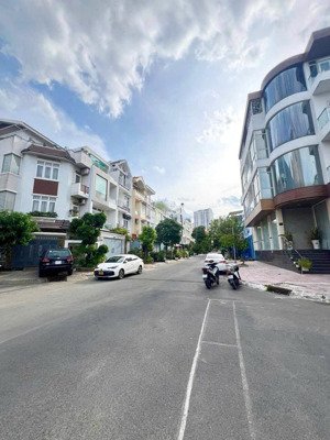 bán gấp nhà vip 5x16.2m, 4tầng, giá 19tỷ5. mặt tiền kinh doanh khu him lam, p.tân hưng gần lotte q7