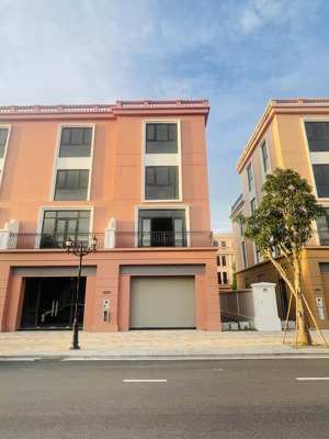 bán shophouse xẻ khe siêu đẹp ngay cạnh vincom mega mall siêu đẹp tiềm năng sinh lời bền vững .