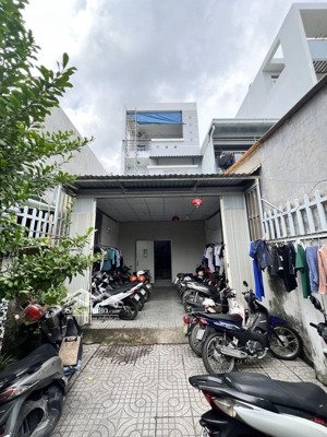 bán chdv 3tầng gần cao đẳng công thương -tăng nhơn phú b q9 -đường xe tải -shr -nhỉnh 11tỷ tlcc.