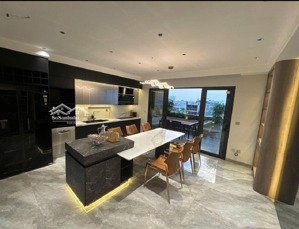 nhiều thoáng - khu trung tâm - thuận giao thông - ngõ rộng - mặt tiền to - 38 m2- 5 tầng - gia thụy