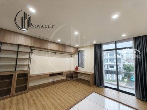 đúng hình đúng giá ban công cửa sổ ở kdc cao cấp yên tĩnh