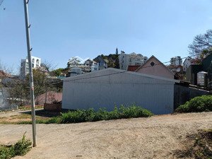 bán nhà 2 mặt tiền đường nhựa ô tô nam hồ, p11, đà lạt. dt 138m2, view đẹp, cách hxh 4km. 5 tỷ