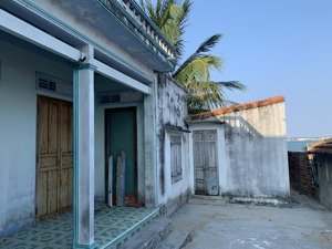 bán căn nhà c4 mặt biển tại tân phước đông xã vạn phước. khu kinh tế vân phong. dt: 114m2. 100% thổ