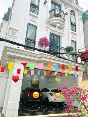 chủ đi nước ngoài hạ giá gấp nhà lô góc 3 mặt thoáng ngay lộc vừng đỏ phương lưu