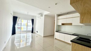 charmington cho thuê 2 phòng ngủ, 2 toilet căn góc 72m2 - 17tr5/tháng