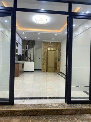 siêu vip;trung tâm cầu giấy-7 tầng thang máy-lô góc 3 mặt thoáng-ngõ nông thẳng-nhỉnh 10 tỷ