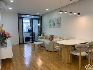 bán căn hộ chung cư sky garden 3, 74m2, giá 6.3 tỷ, nhà đang có hợp đồng thuê 18tr/tháng.