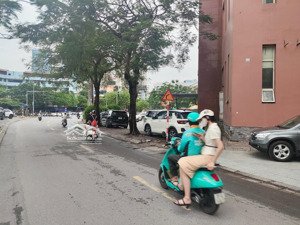 chính chủ bán nhà phố trung kính. 64m2x4 tầng. ngõ thông. ô tô tránh. cách 1 nhà ra phố. 19,2 tỷ.