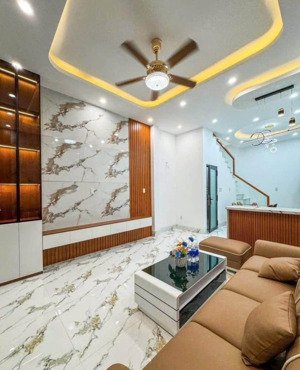 nóng! nhà hẻm phạm văn hai, p. 3, tân bình, giá mềm dt 42m2, 1t2l, 3pn 3wc, shr, gần sân bay
