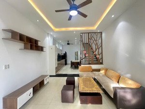 chính chủ cần bán nhà mặt tiền đường lê thạch, bến xe tttp đà nẵng