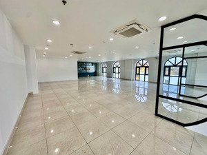 văn phòng mặt tiền quốc hương quận 2. dt 155m2 gia chỉ 59tr/ tháng thương lượng cho khách thiện chí