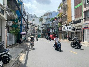 bán mtkd 419 huỳnh văn bánh. có dòng tiền thu nhập. liên hệ điệp 