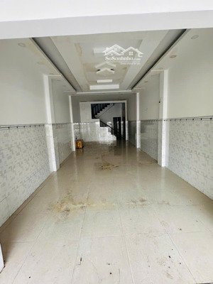 nhà 2 tầng mặt tiền đường bùi văn ngữ phường ht q12 dt 100m2 (4mx25m) đường 15m dòng tiền 20tr/th