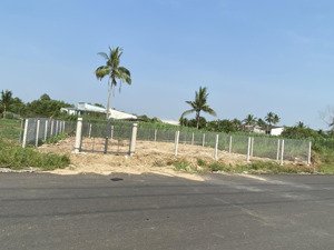 đất ở 300m2 và 1945m2 đất trồng cây