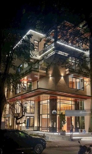 bán gấp định cư nước ngoài biệt thự thành thái, quận 10 - dt: 10x20m - 3 tầng - giá chỉ 38 tỷ