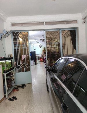 chủ ngộp bán chỉ:9,4 tỷ. hòa bình, tân phú. nhà 3 tầng. dt:94m2. hẻm 6m. vị trí vàng nhà cao tầng