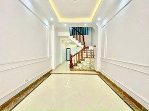 bán gấp nhà đẹp. kiến hưng ngõ rộng ,2 thoáng oto gần .