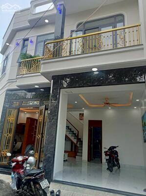 Nhà sr mới xây 2 mặt tiền 3.7 tỷ/76 m2/1 lầu 1 trệt,4 phòng ngủ