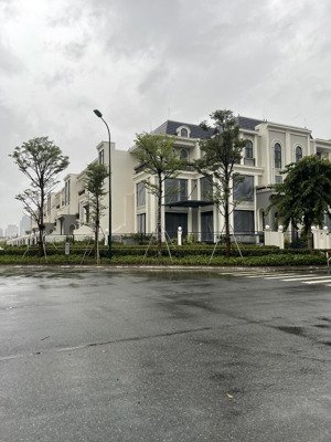 biệt thự vip phú thượng , gara ô tô , ngõ thông , tg máy : 50 m², 7 tầng, mt 13m - 13 tỷ.