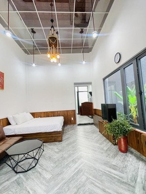 nhỉnh 5 tỷ - bán căn homes full nội thất sát biển sơn trà - dt 65m2 - dòng tiền 18 tr/th.