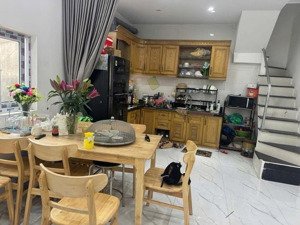 hiếm bán nhà la thành to ,20m ra mặt phố .diện tích 30m x 5 tầng. giá 5 tỷ 8