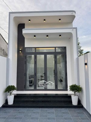 nhà mới xây cực đẹp. thổ cư 100%.giá siêu hời tại xã phú hưng- bến tre.